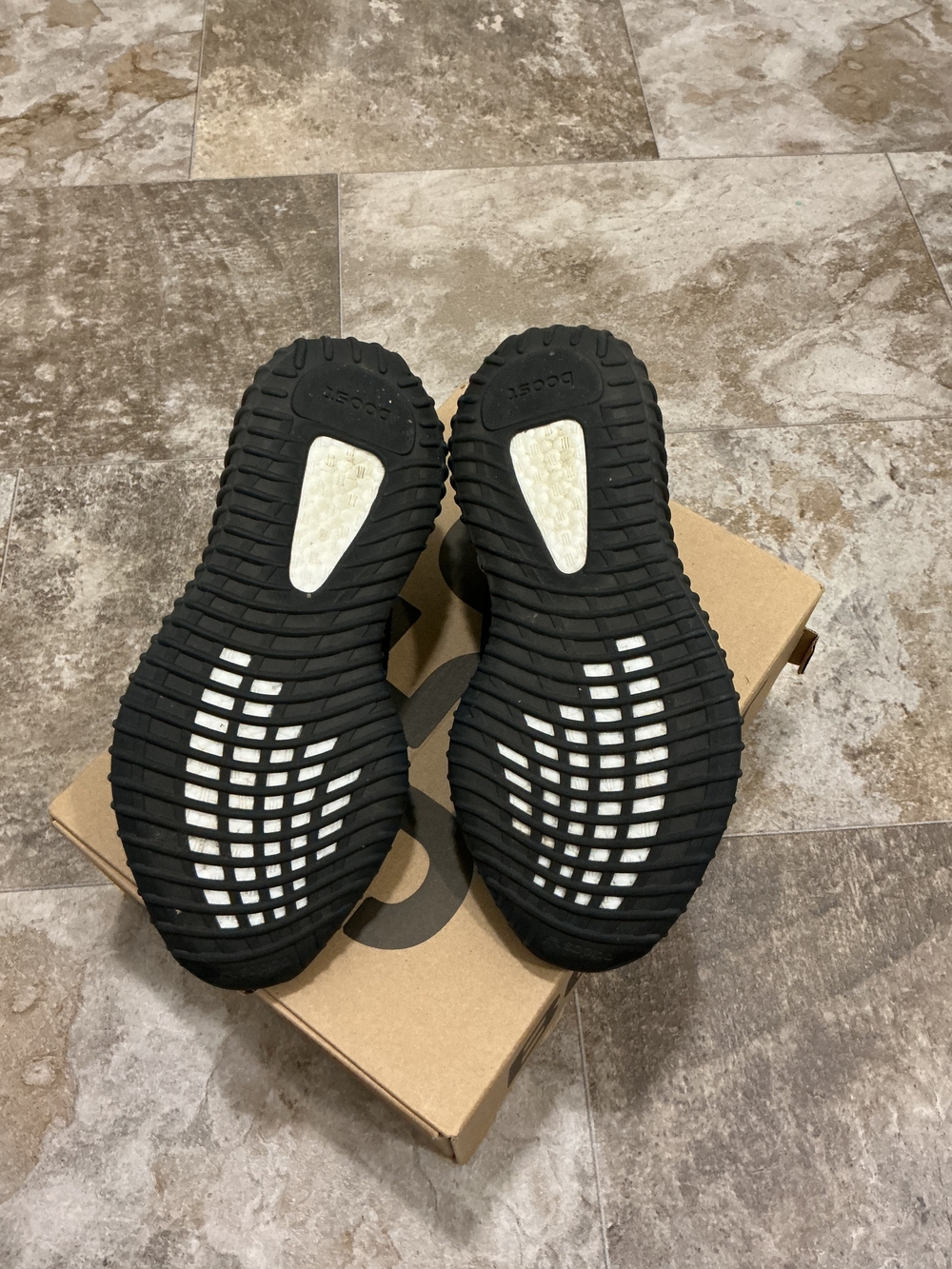 Adidas Yeezy Boost 350 V2 Dazzling Blue - Women's 8.5 / Men's 7.5 (With Box) - Picture 4 of 7
